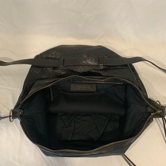 BALENCIAGA agneau city crossbody w removable strap - Picture 6 of 11